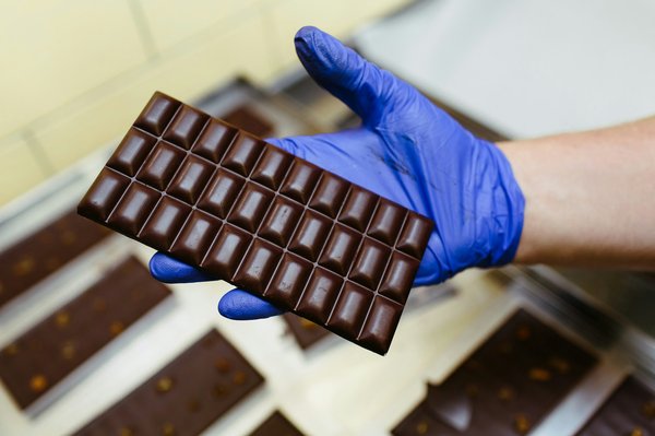 Tablette chocolat personnalisée – gravure et découpe chocolat pour vos événements